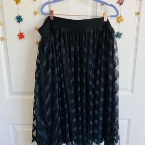 Torrid Sz 4 Layered Party Skirt Black